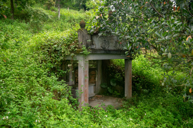 An Abandoned Tomb at the Former Shinto Shrine
