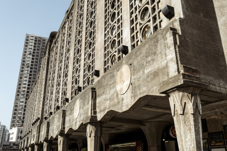 An oblique look at the facade of 1933 Shanghai