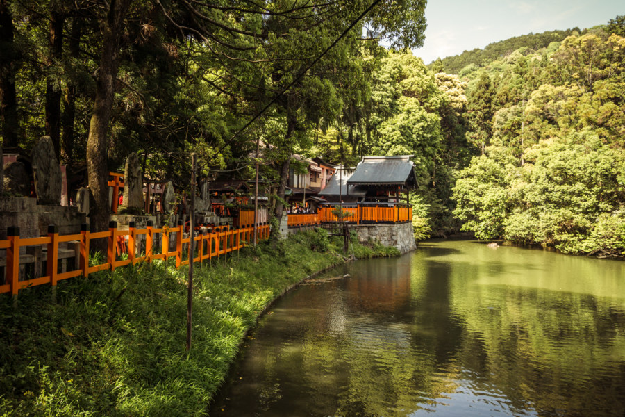 The picturesque lake at Fushimi Inari Taisha