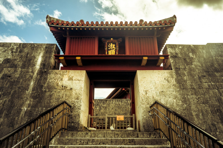 Zuisenmon, one of many gates inside Shurijo
