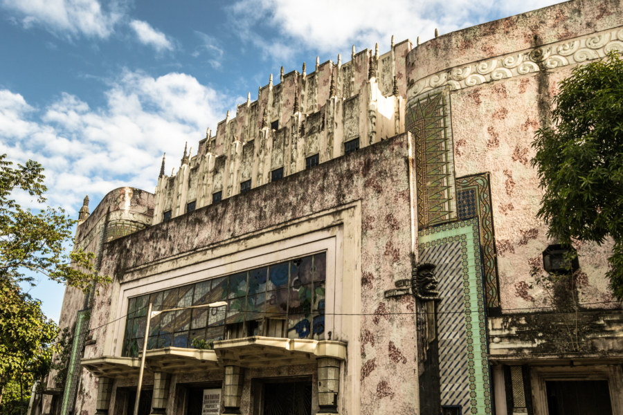 Manila Metropolitan Theater facade