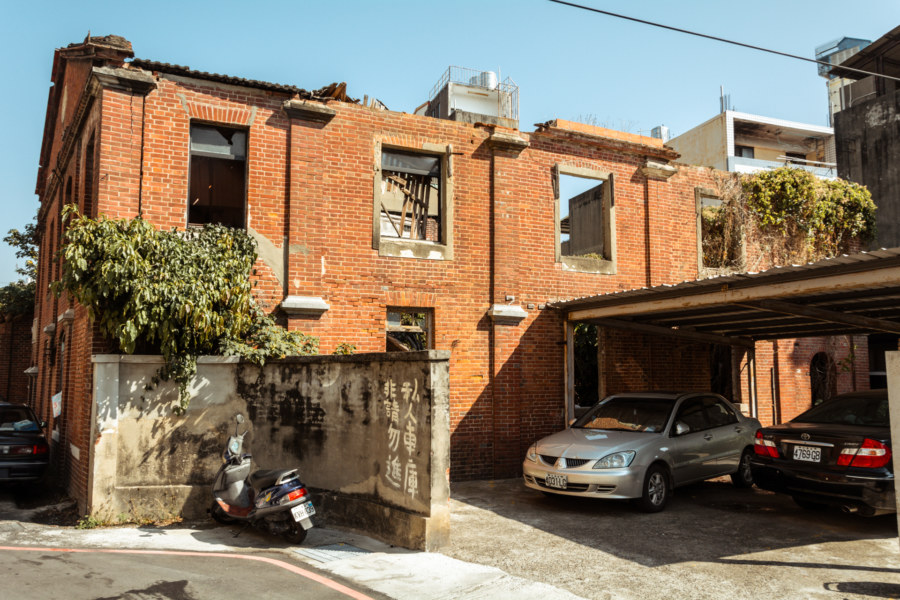 A crumbling ruin in back alley Changhua City