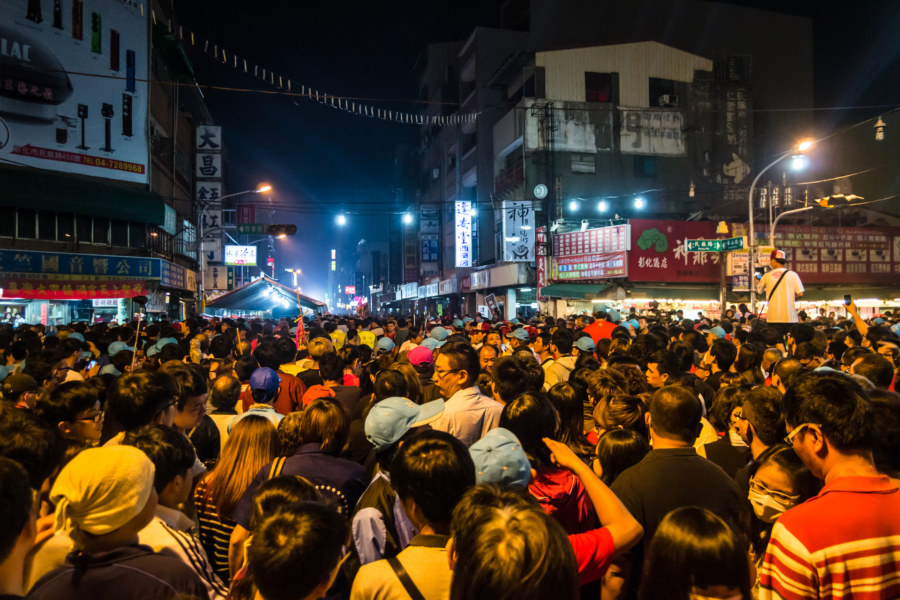 The insane crowd at Huashan and Minzu