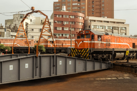 An engine approaches the turntable at the Changhua Roundhouse