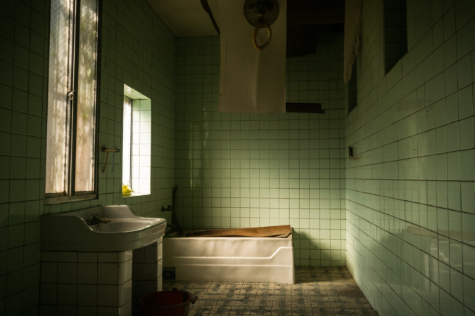 The bathroom on the main floor of the Hong Family Mansion