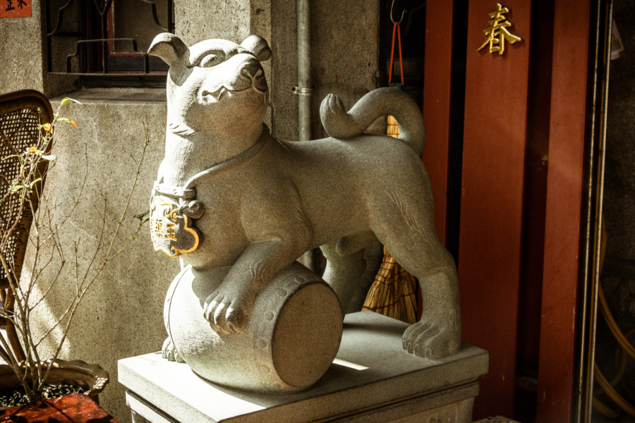 Guardian at the gates of Yuqu Temple