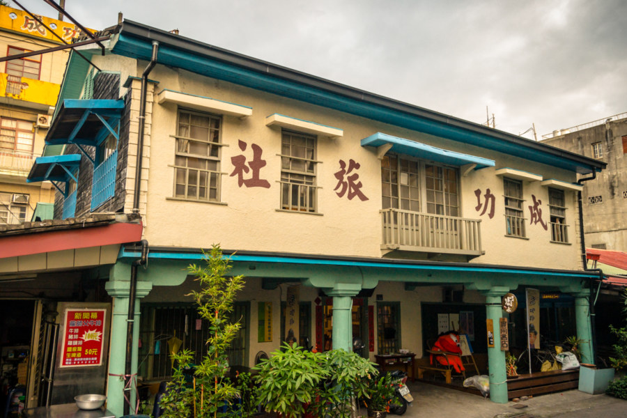 Oblique shot of the Xizhou Chenggong Hostel 溪州成功旅社