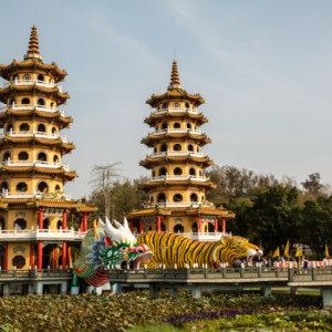 Lotus Pond’s famous dragon and tiger pagodas 龍虎塔