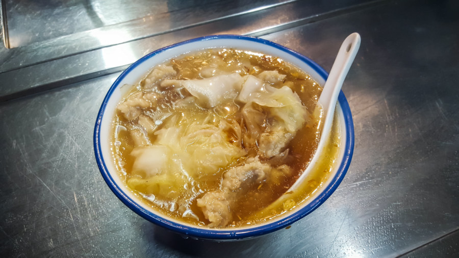 An amazing bowl of soup at Jinlong Meat Thick Soup 金龍肉羹