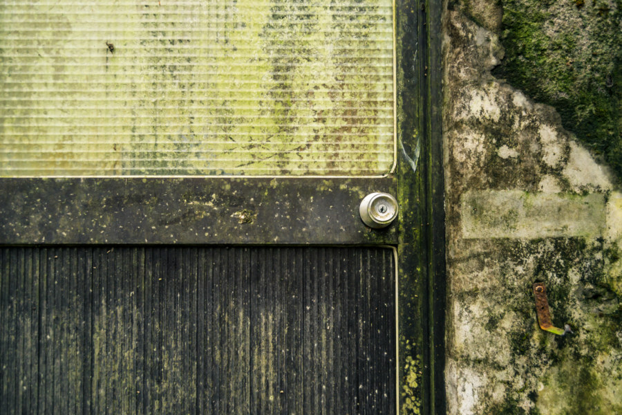 Green door in Ruchuan Village 入船里