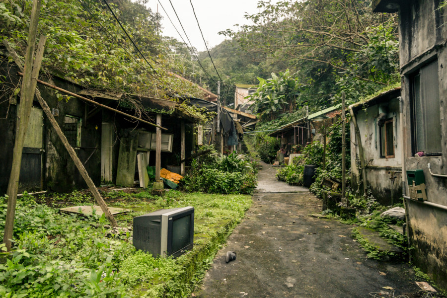 The only street running through Ruchuan Village 入船里