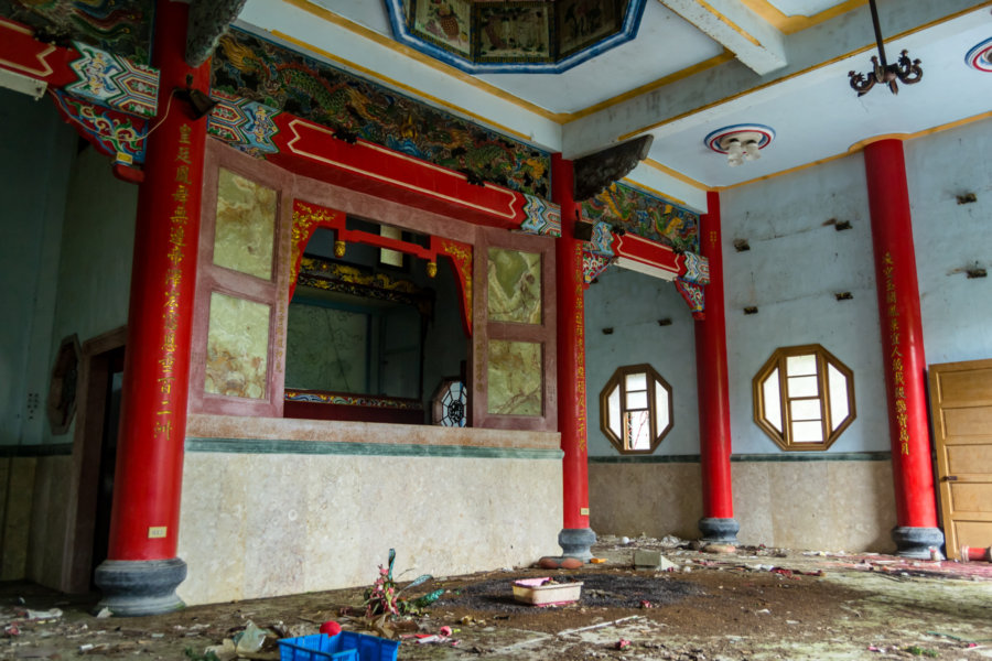 Inside the Former Main Hall of Lingxiao Temple 凌霄殿