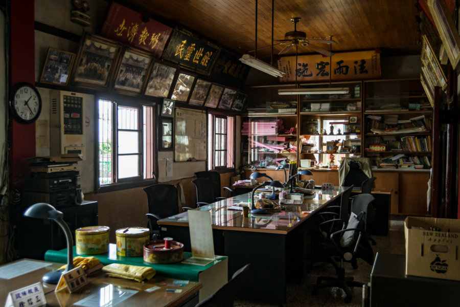 Inside the Office at Xingling Temple 醒靈寺