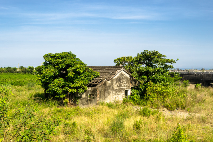 An abandoned home on the outskirts of Taimali