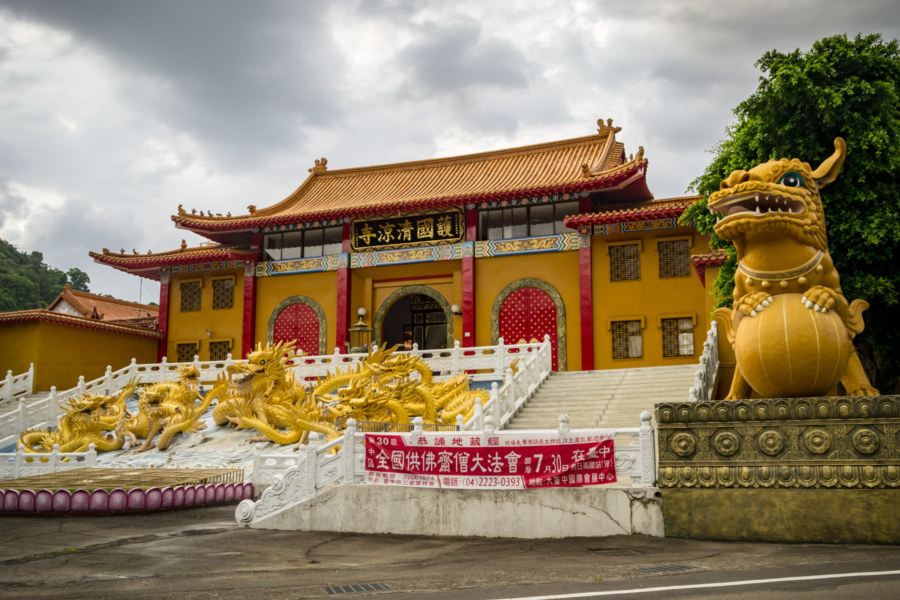 The Gateway to Huguo Qingliang Temple 護國清涼寺
