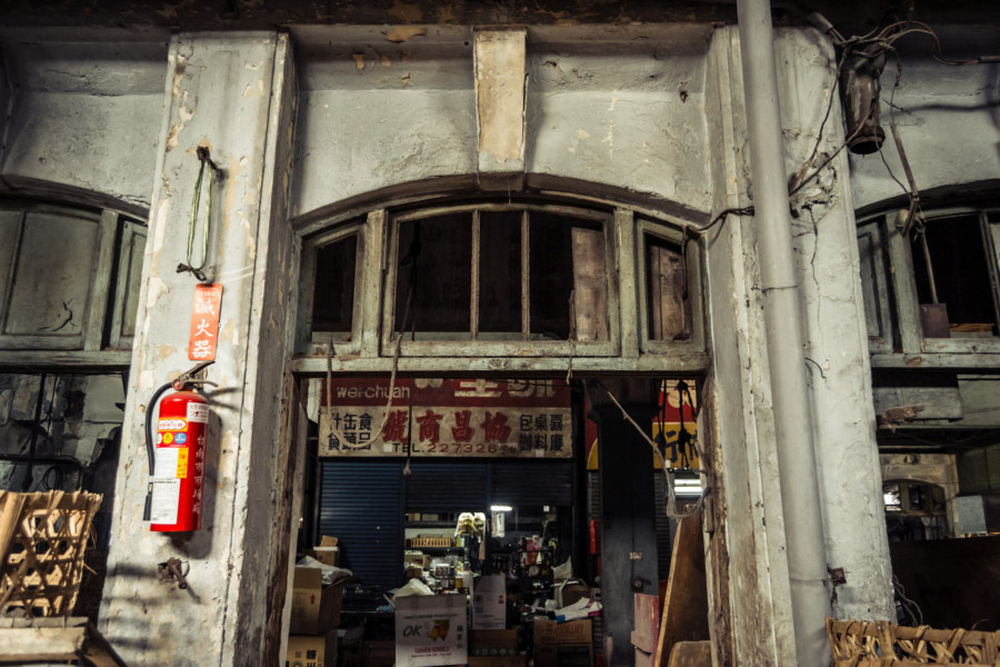 Through the gates of old Ximen Market