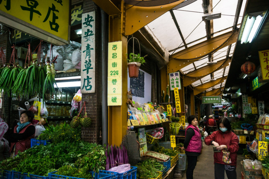 The entrance to Herb Alley 青草巷