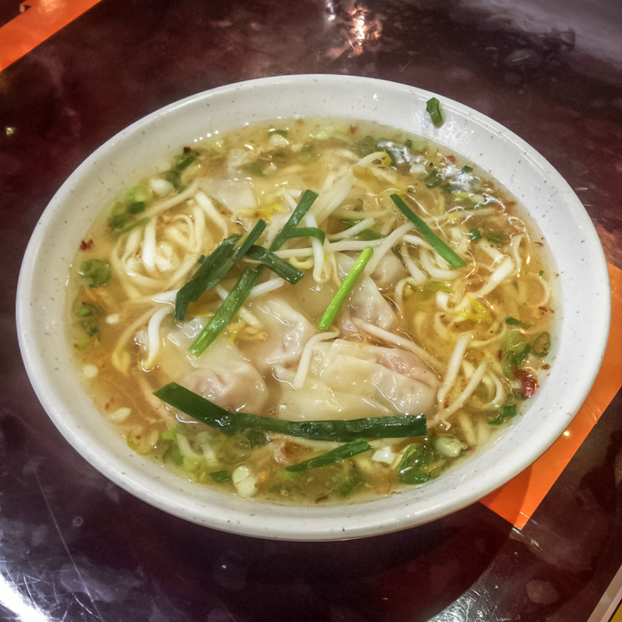 Wonton noodle soup in Wenshan District