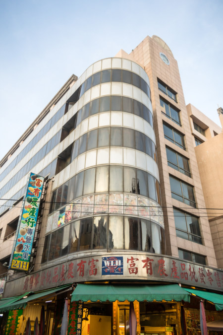 Exterior shot of the Fuyou Building 富有大樓