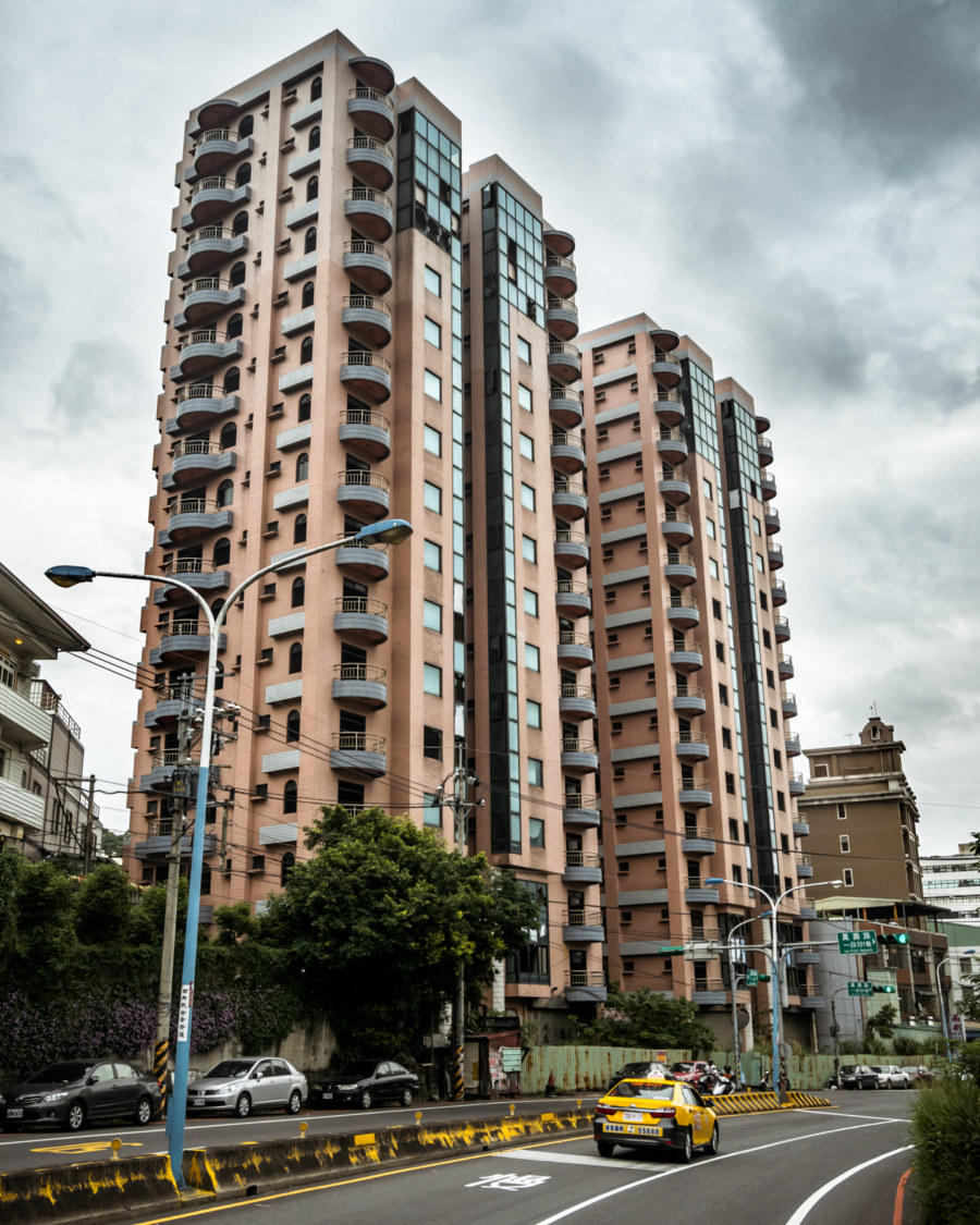 The abandoned residential complex on Wanshou Road