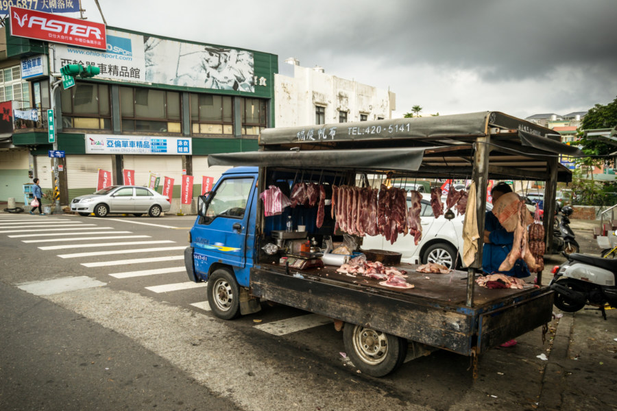 Roadside butcher in Taoyuan