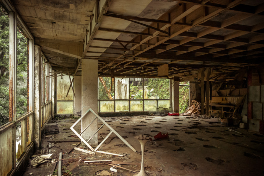 Inside the abandoned hotel across from Wulai Falls