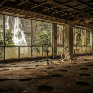 An abandoned hotel at Wulai Falls