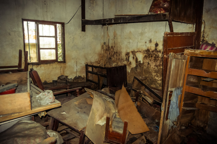 A bedroom in an abandoned home on the edge of Xindian