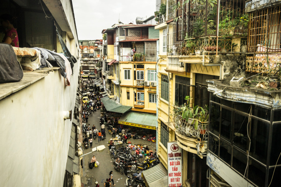 Small streets next to Dong Xuan Market